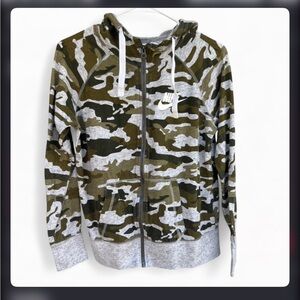 Nike women’s Green and Gray Camouflage zip up hoodie lightweight size medium